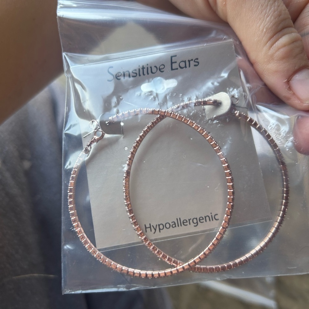 Earring - Picture 1 of 1